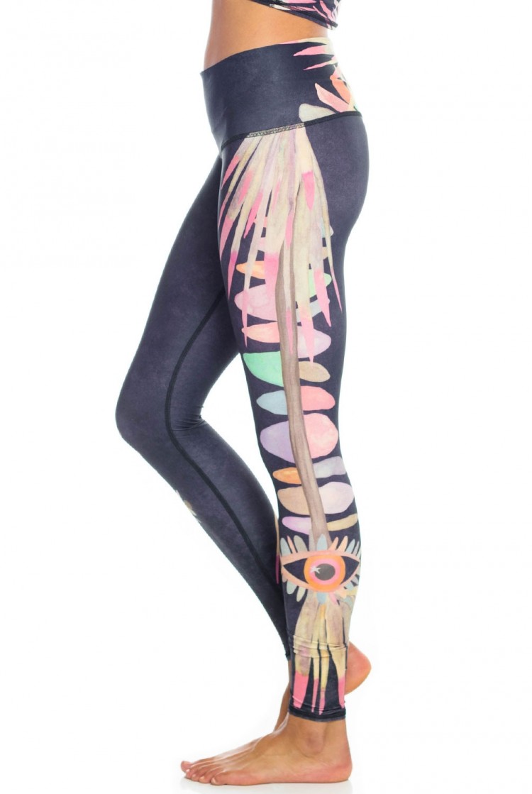 Add boho style to your yoga practice with the Jungle Eyes Hot Pant from Teeki. Made of a recycled water bottle fabric, this sustainable legging ensures your style has minimal impact on the earth.